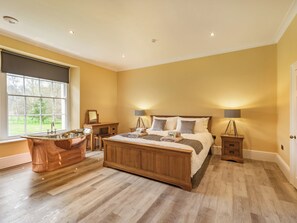 3 bedrooms, free WiFi, bed sheets - A truly luxury break in a stunning wing within the beautiful Manor House. (Armathwaite, near Carlisle)