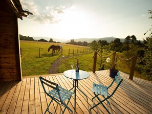 Outdoor dining - 1 bedroom accommodation in Abergavenny (Abergavenny)