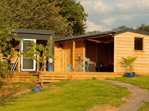 Outdoor dining - 1 bedroom accommodation in Abergavenny (Abergavenny)