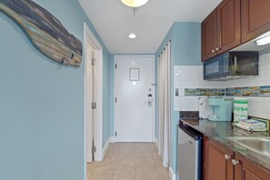 Frigorifero, microonde, lavastoviglie, macchina per tè/caffè