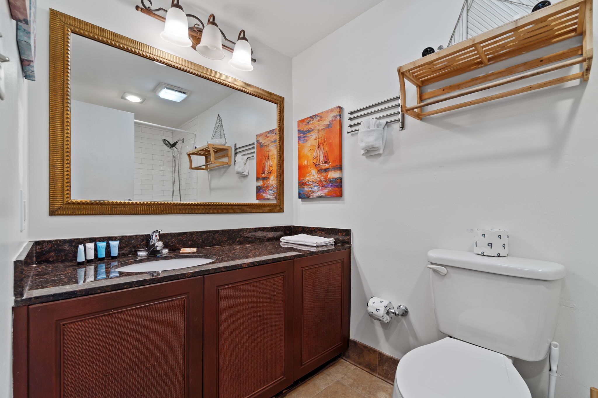 Sèche-cheveux, serviettes fournies