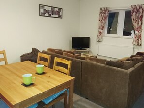 Dining - 3 bedroom accommodation in Haworth (Haworth)