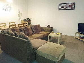 TV - 3 bedroom accommodation in Haworth (Haworth)