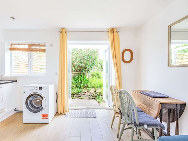 Interior - Cosy Hideaway UK38492 (Porthtowan)