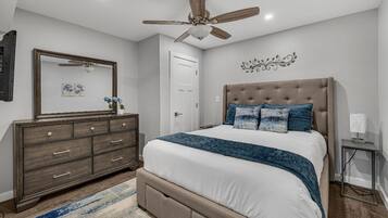 2 bedrooms, in-room safe, desk, iron/ironing board