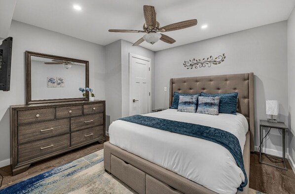 2 bedrooms, in-room safe, desk, iron/ironing board