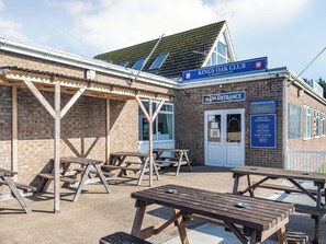 Outdoor dining - Rainbow Bungalow 1 - UK39809 (Chapel St Leonards)