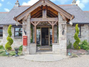 Exterior detail - Tennox Boathouse - UKC4438 (Kilbirnie)