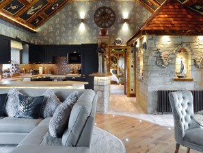 Living area - Tennox Boathouse - UKC4438 (Kilbirnie)