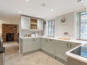 Dishwasher, high chair - Salem Porter- UK34814 (Wainfleet, near Skegness)