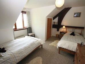 2 Schlafzimmer, Reisekinderbett, kostenloses WLAN, Bettwäsche