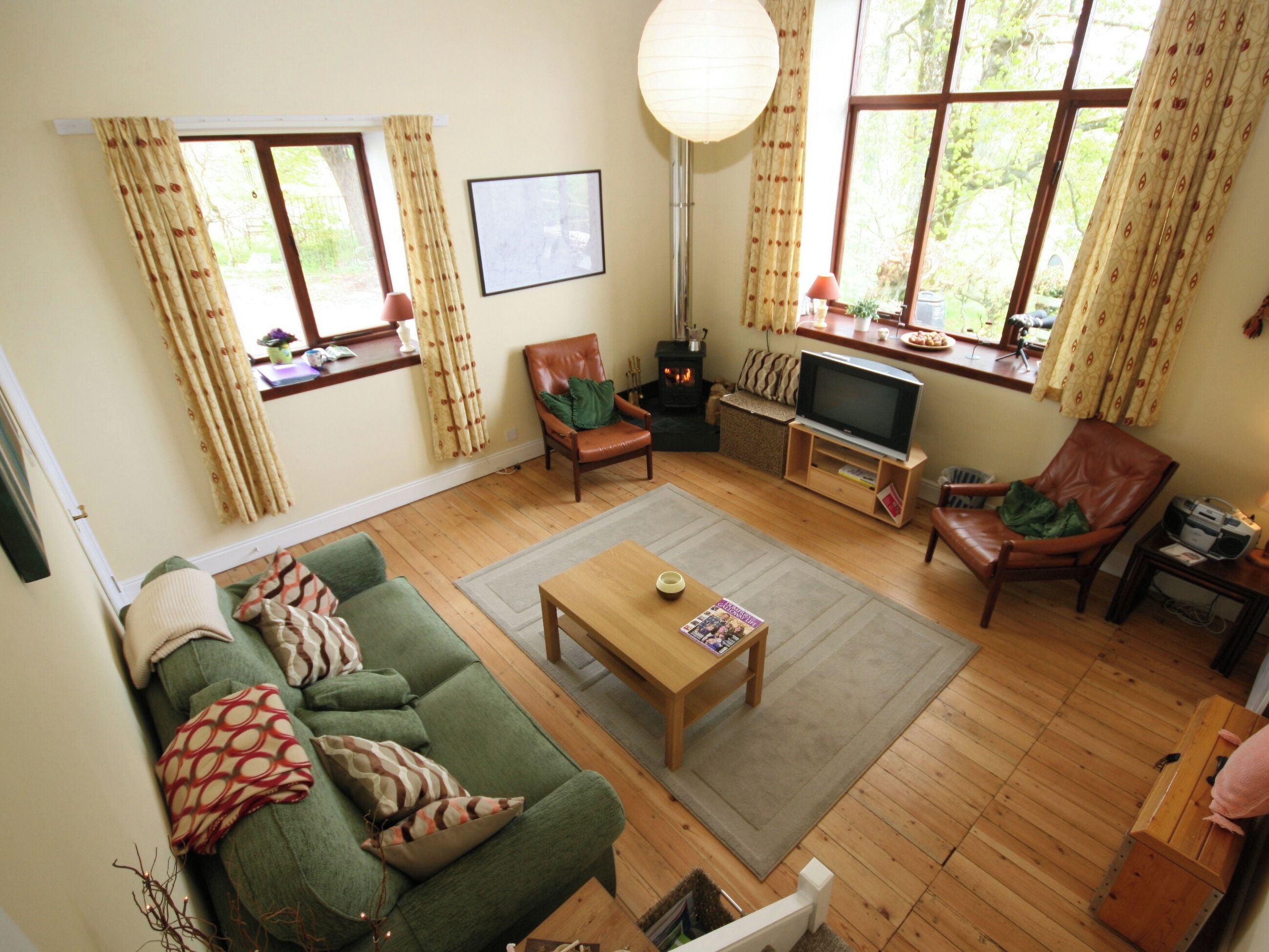 Caminetto, console per videogiochi, lettore DVD