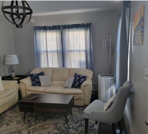 Smart-tv en een tafeltennistafel