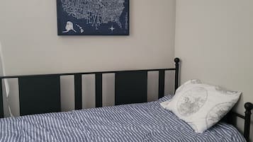 2 bedrooms, desk, iron/ironing board, WiFi