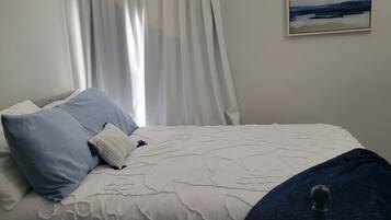 2 soverom, skrivebord, strykejern/-brett og wi-fi