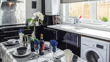 Lavavajillas y congelador