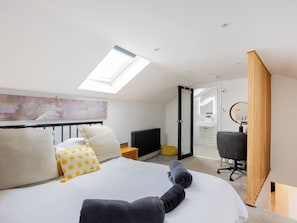 1 bedroom, free WiFi, bed sheets - A perfect base for couples to explore everything Yorkshire has to offer. (Knaresborough)