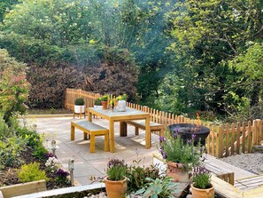 Outdoor dining - 2 bedroom accommodation in Durisdeer, near Thornhill (Durisdeer, near Thornhill)