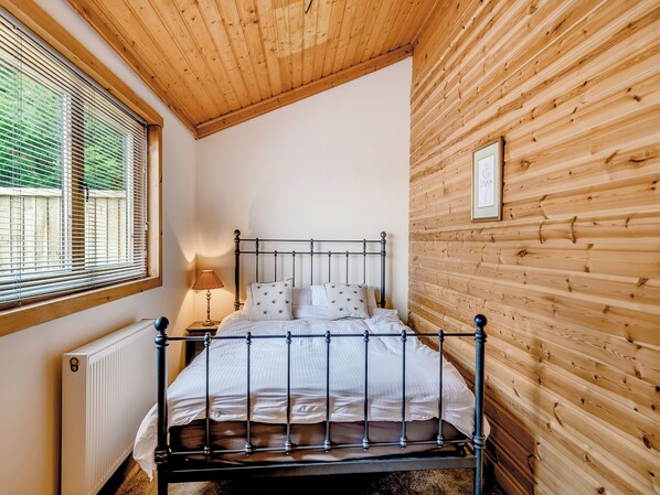 3 室のベッドルーム、WiFi (無料)、ベッドシーツ