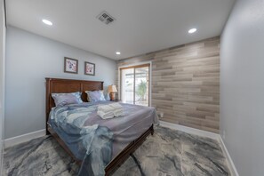 4 bedrooms, desk, iron/ironing board, travel crib