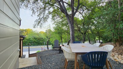 Barton Springs Hideaway. On the Park at Barton Springs Pool, mins to Downtown