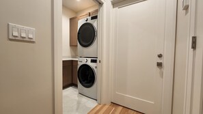 Interior - Barton Springs Hideaway. On the Park at Barton Springs Pool, mins to Downtown (Austin)