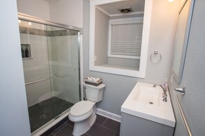 Dusche, Handtücher, Seife, Shampoo