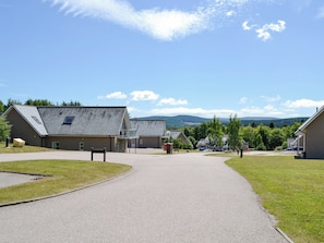 Property grounds - 3 bedroom accommodation in Banchory (Banchory)