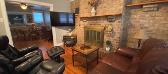 Oasis by Frick Park w Garage Parking and Workspace