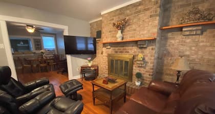 Oasis by Frick Park w Garage Parking and Workspace