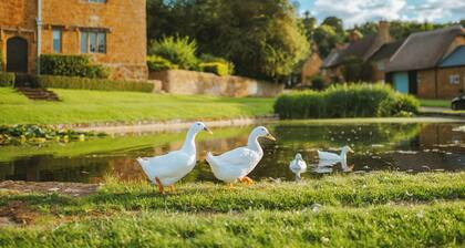 2 bedroom accommodation in Ratley