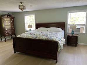 3 chambres, bureau, fer et planche à repasser, accès au Wi-Fi (inclus)