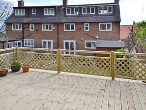 Property grounds - Coastguard Cottage Paradise (Scarborough)