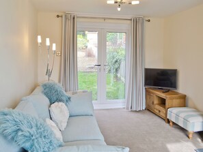 TV - Coastguard Cottage Paradise (Scarborough)