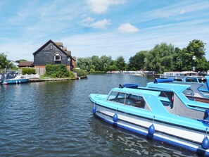 Marina - 2 bedroom accommodation in Mundesley, near Cromer (Mundesley, near Cromer)