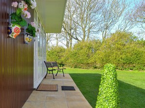 Terrace/patio - 2 bedroom accommodation in Mundesley, near Cromer (Mundesley, near Cromer)