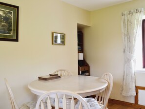 Dining - 2 bedroom accommodation in Colintraive, Argyll (Colintraive, Argyll)