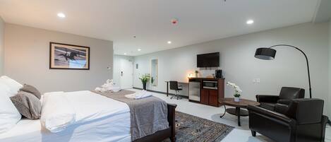 Classic Single Room | Blackout curtains, soundproofing, iron/ironing board, free WiFi