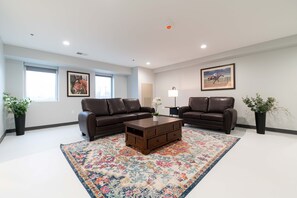 Verduisterende gordijnen, geluiddichte muren