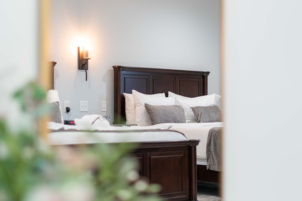 Deluxe Double Room | Blackout curtains, soundproofing, iron/ironing board, free WiFi