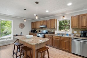 Fridge, microwave, oven, stovetop - Spacious 5BR Hot Tub Fire Pit Games | Lazy Bear (Fairview)