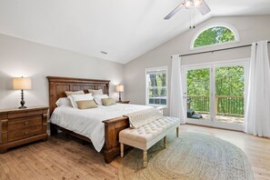 4 bedrooms, iron/ironing board, free WiFi, bed sheets - Spacious 5BR Hot Tub Fire Pit Games | Lazy Bear (Fairview)