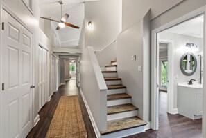 Interior - Spacious 5BR Hot Tub Fire Pit Games | Lazy Bear (Fairview)