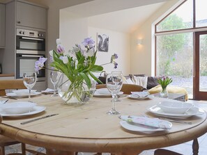 Dining - 2 bedroom accommodation in Llanfachraeth, near Holyhead (Llanfachraeth, near Holyhead)