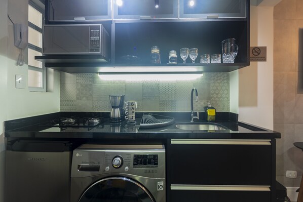 Suíte estúdio premium | Cozinha privada | Frigobar, micro-ondas, cooktop, cafeteira/chaleira