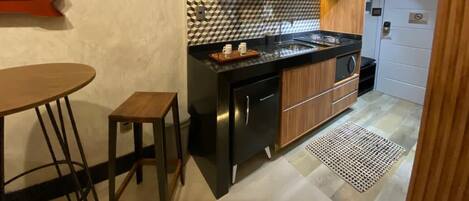 Suite monolocale Deluxe, vista mare | Biancheria da letto di alta qualità, con stile personalizzato