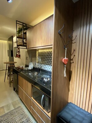 Deluxe Studio Suite, Sea View | Living area | 40-inch Smart TV with satellite channels, TV, Netflix - Frente á praia Wi-Fi luxo e requinte (Santos)