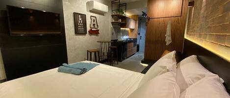 Deluxe Studio Suite, Sea View | Premium bedding, individually decorated, individually furnished, desk