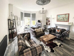 Living area - A perfect island break for friends and family. (All Isle of Bute)