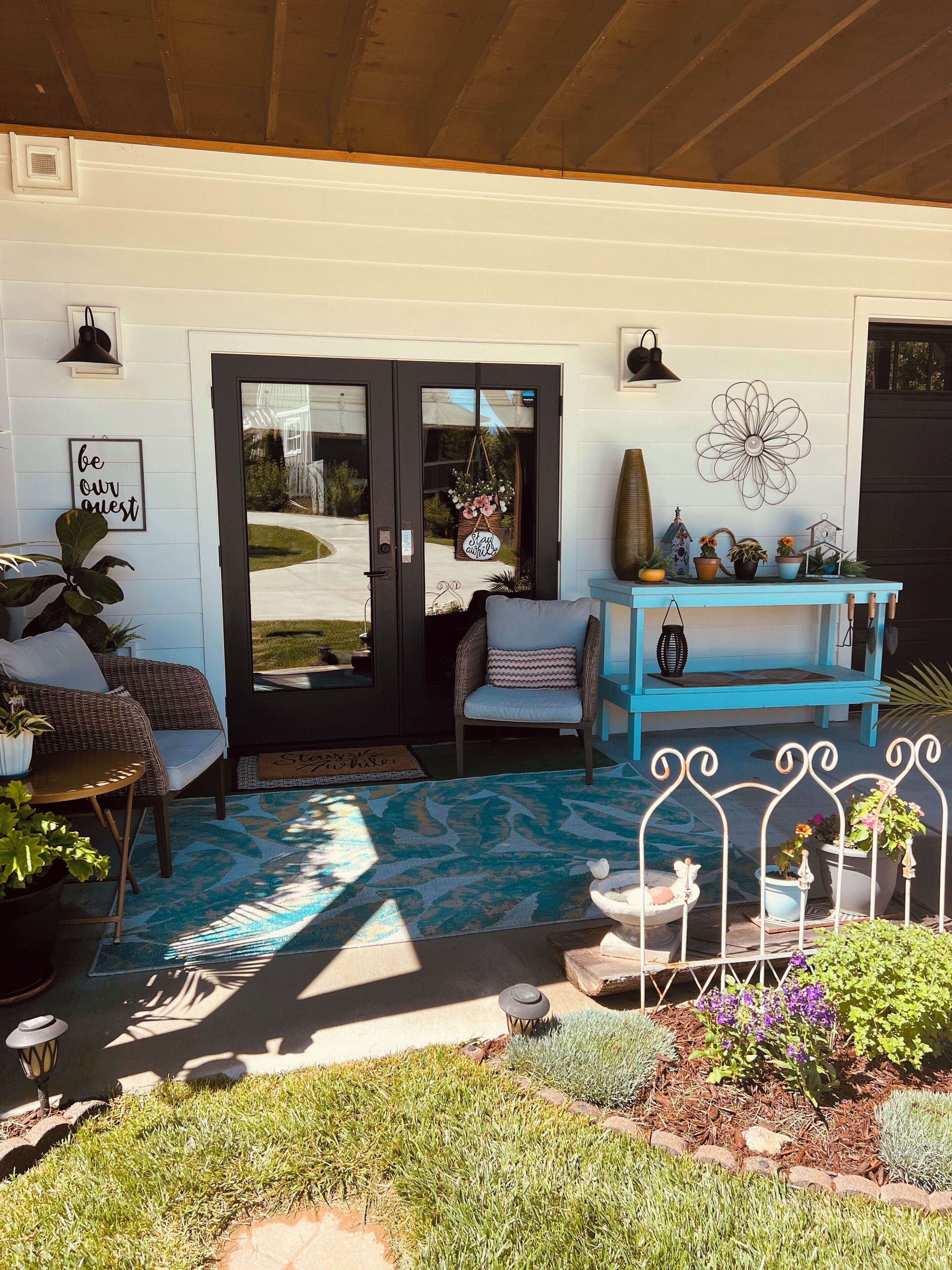 "Stay A While" Couples Retreat - One Block from Main Street!